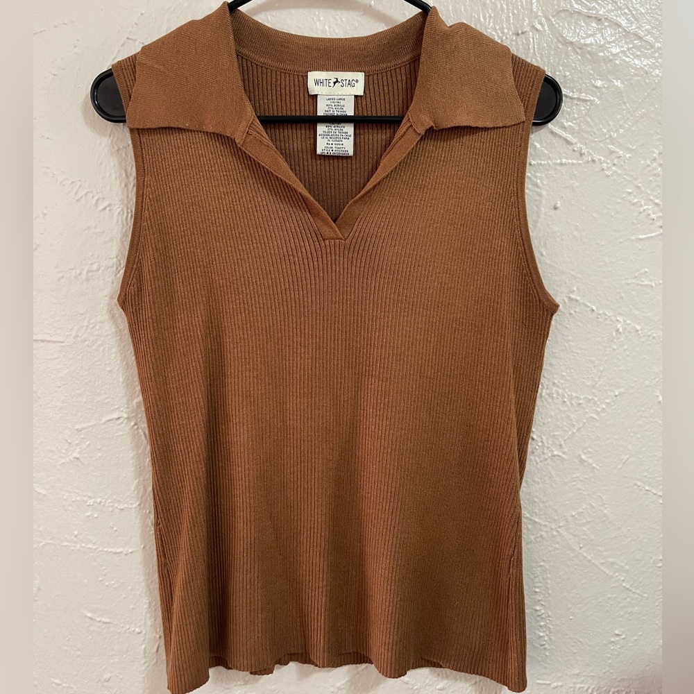 Sleeveless collared top